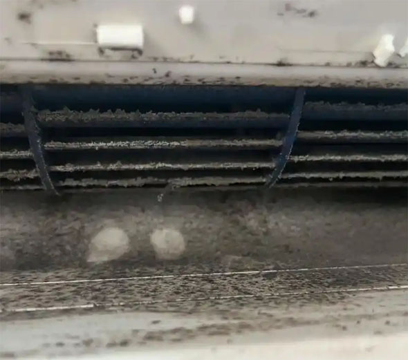 铁锋空调吹的风有股烧焦味是怎么回事